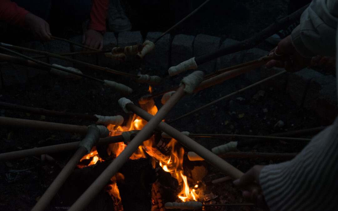 Entzündet das Feuer, es gibt Lagerolympiade